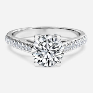 Classic Round Solitaire ring with 4 prongs